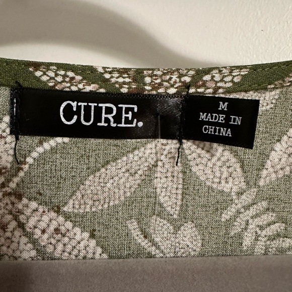 CURE Apparel Womens Leaf Print Button Sleeveless Dress - Picture 4 of 7